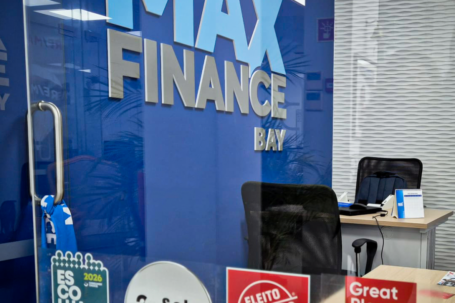 MAX FINANCE BAY distinguida 